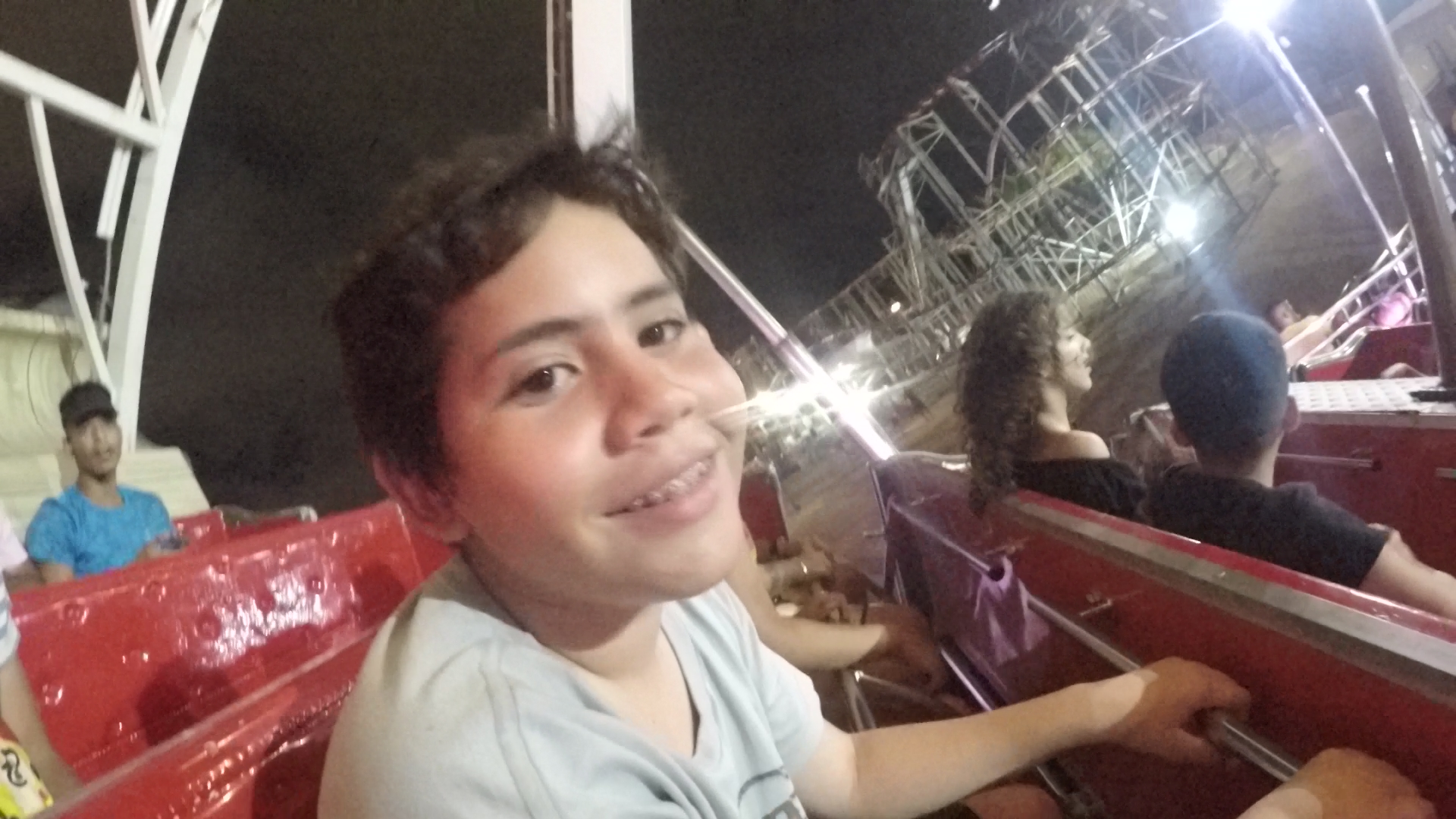 http://videos.introcdc.com/Canal/Vlogs/CPPP/Universal Park 2019/GOPR5615.00_44_37_27.Quadro078.png